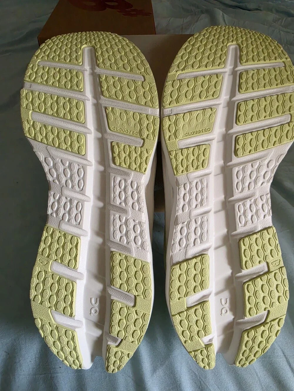 On Running FIRE! NIB! Cloudrunner 3 in Linen & Ivory. Sz 11. R2S!